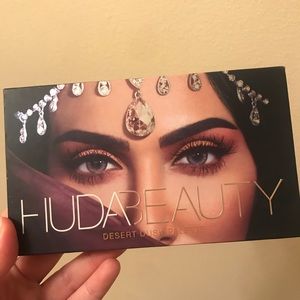 Huda Beauty Desert Dusk Palette